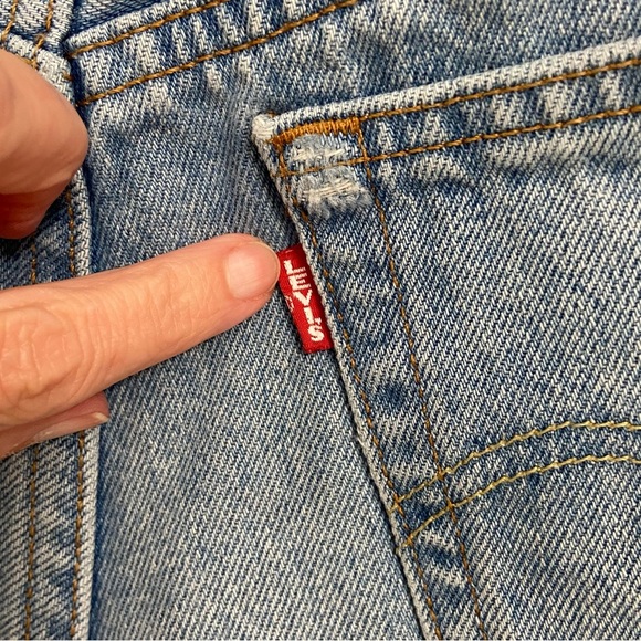 LEVI’S / 501 Medium Washed Cutoff Denim Shorts Size 26 - Picture 8 of 12